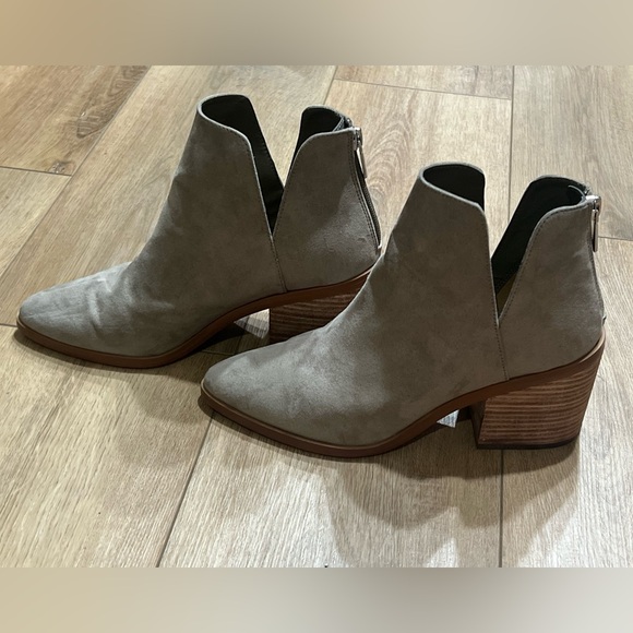 BP Women's Grey Suede Heeled Ankle Booties size 8 - Picture 2 of 8